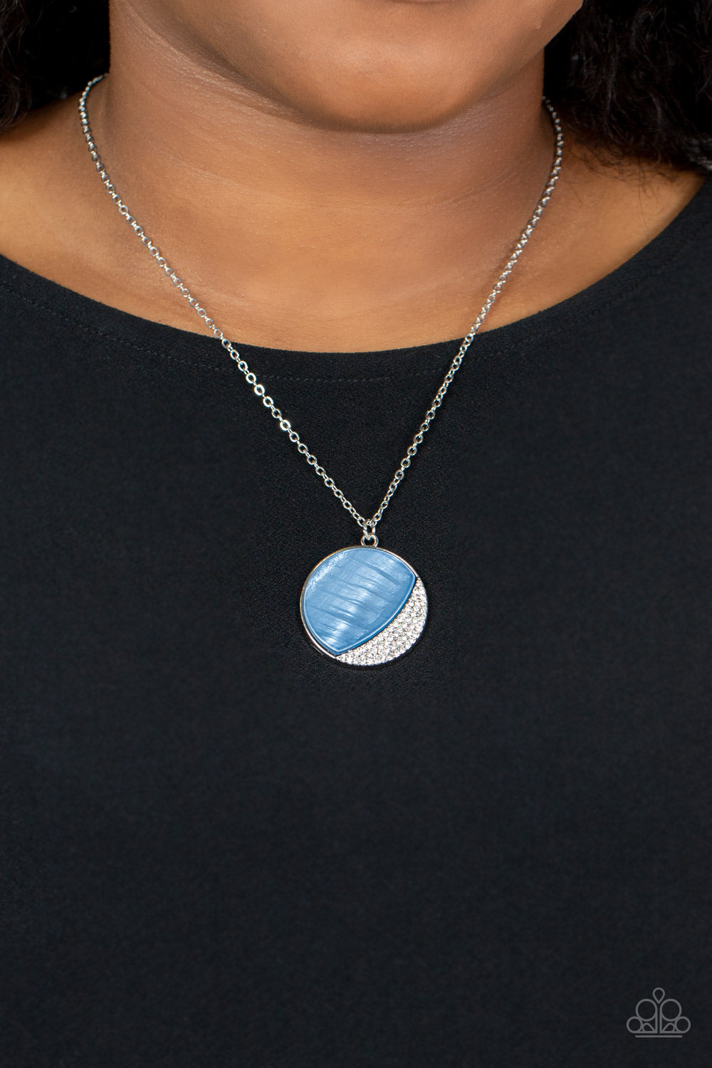 Oceanic Eclipse - Blue Shell Necklace - Sabrina's Bling Collection