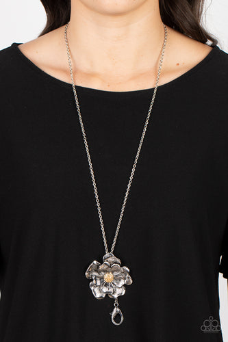 Homegrown Glamour - Silver Flower Necklace - Sabrina's Bling Collection